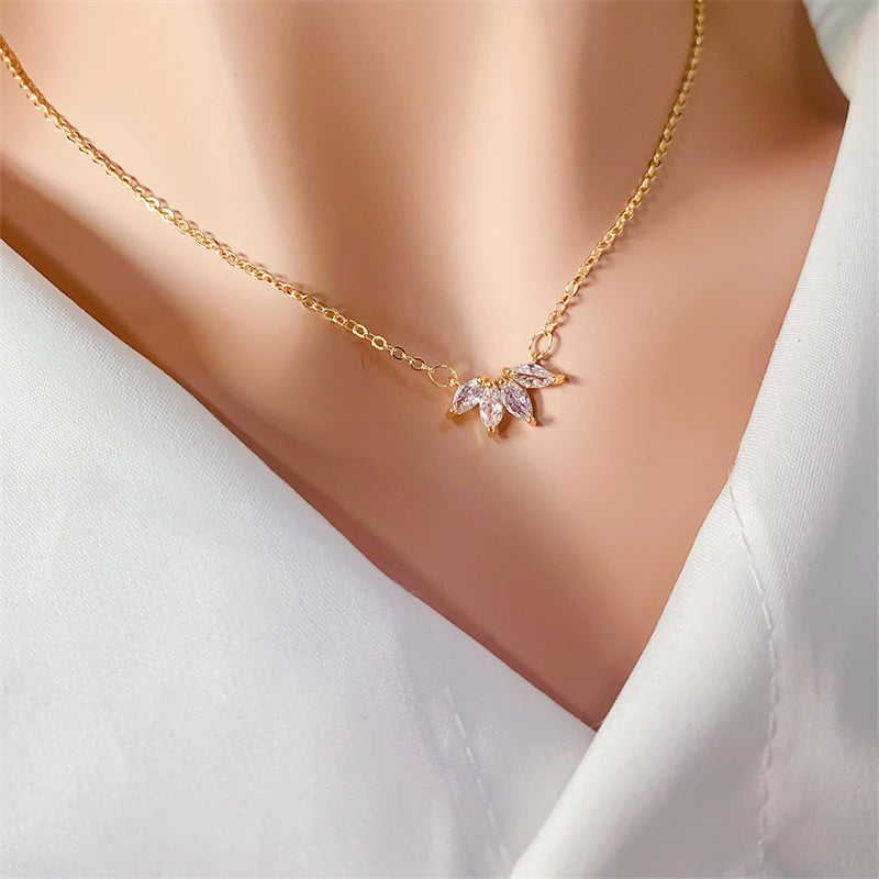 Fashion Jewelry Minimalist Shining Flower Petal Necklace For Women Girls Lotus Flower Pendant Necklace Female Party Anniversary Jewelry Gift