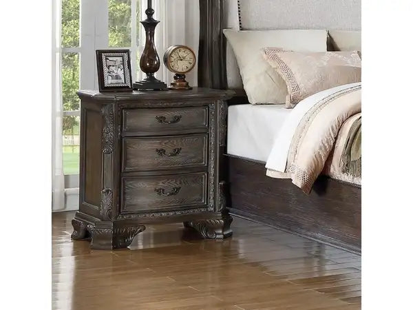 Grey Wooden Nightstand with 3 Drawers & Decorative Pulls - Solid Wood End Table - Minihomy