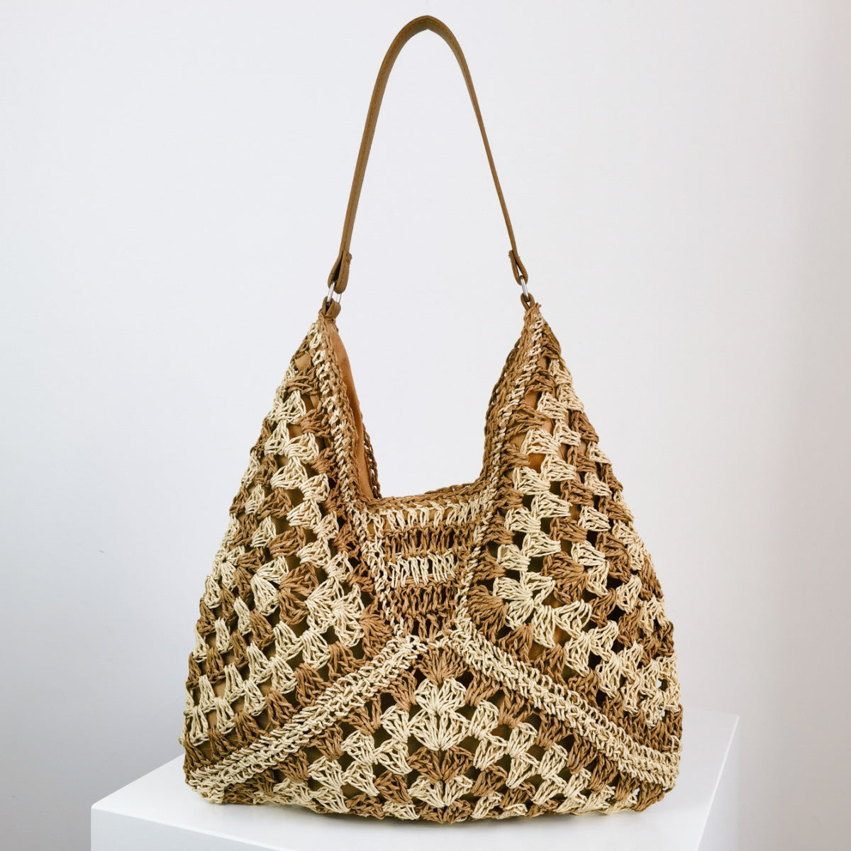 Women's Handmade Straw Woven Hollow Contrast Color Weave Shoulder Bag