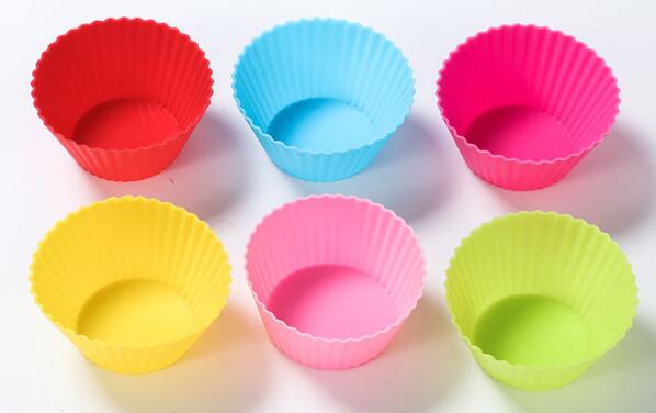 Nonstick Reusable Silicone Cupcake Liners / Baking Cups - 12 Pieces