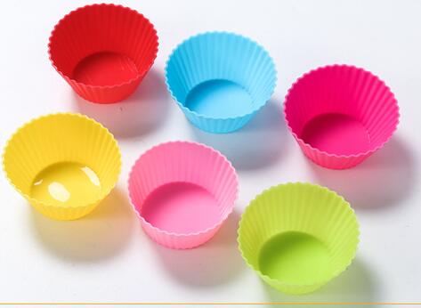 Nonstick Reusable Silicone Cupcake Liners / Baking Cups - 12 Pieces