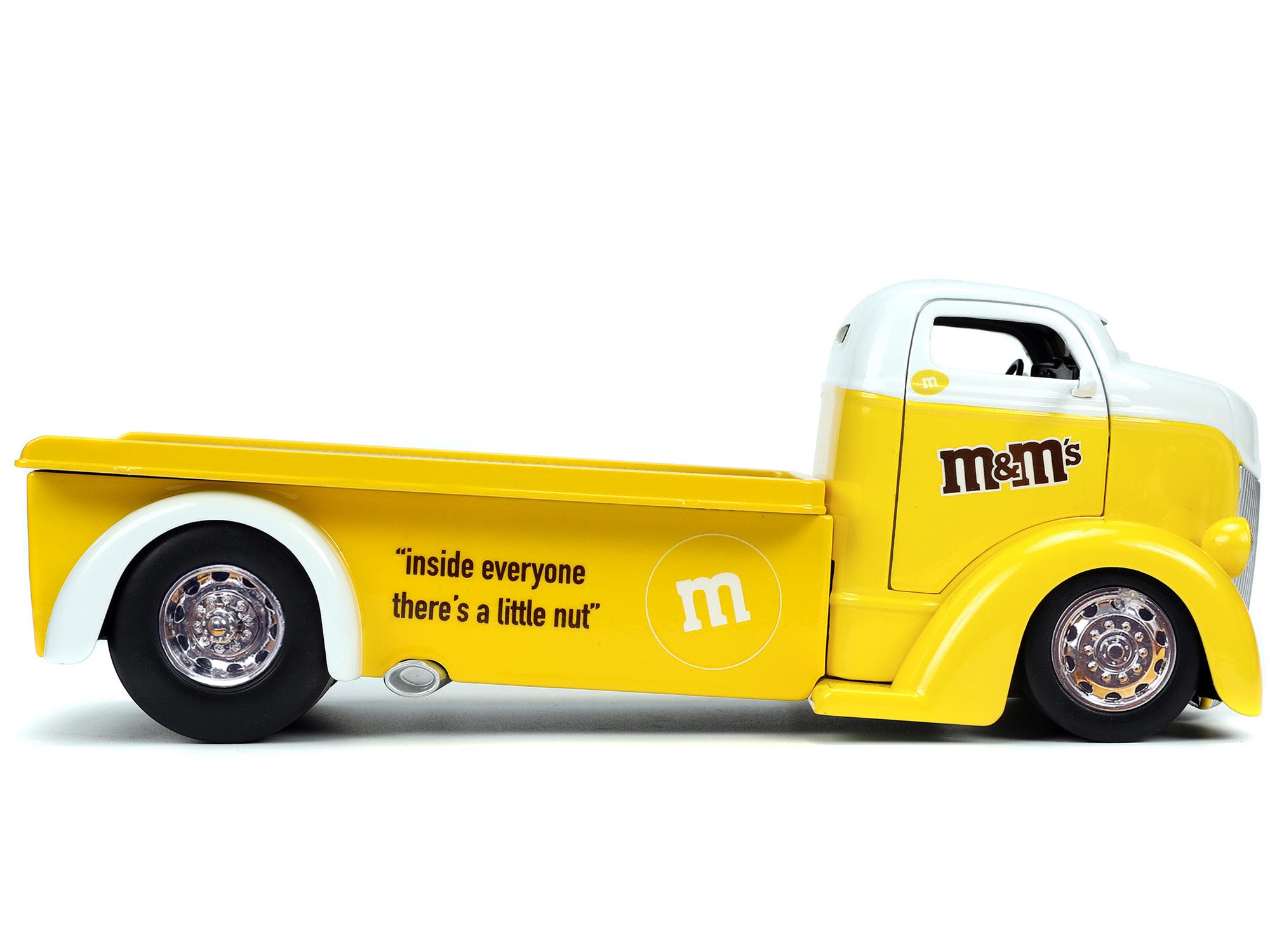 Jada 1/24 Diecast: 1947 Ford COE Flatbed Truck Yellow Metallic, White Top, Yellow M&M Figure "M&M's" "Hollywood Rides" Series - Minihomy