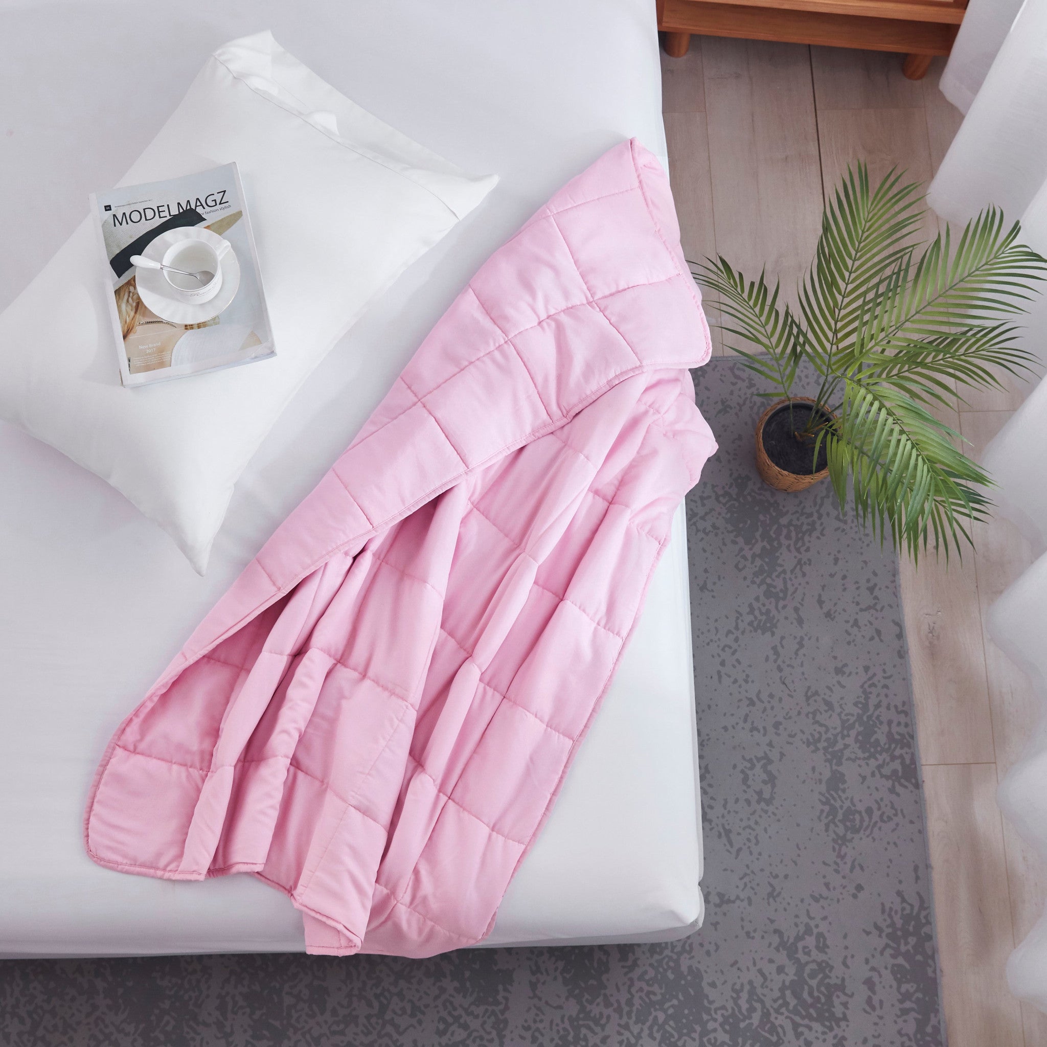 Pink Travel Weight Microfiber Throw Blanket - Minihomy