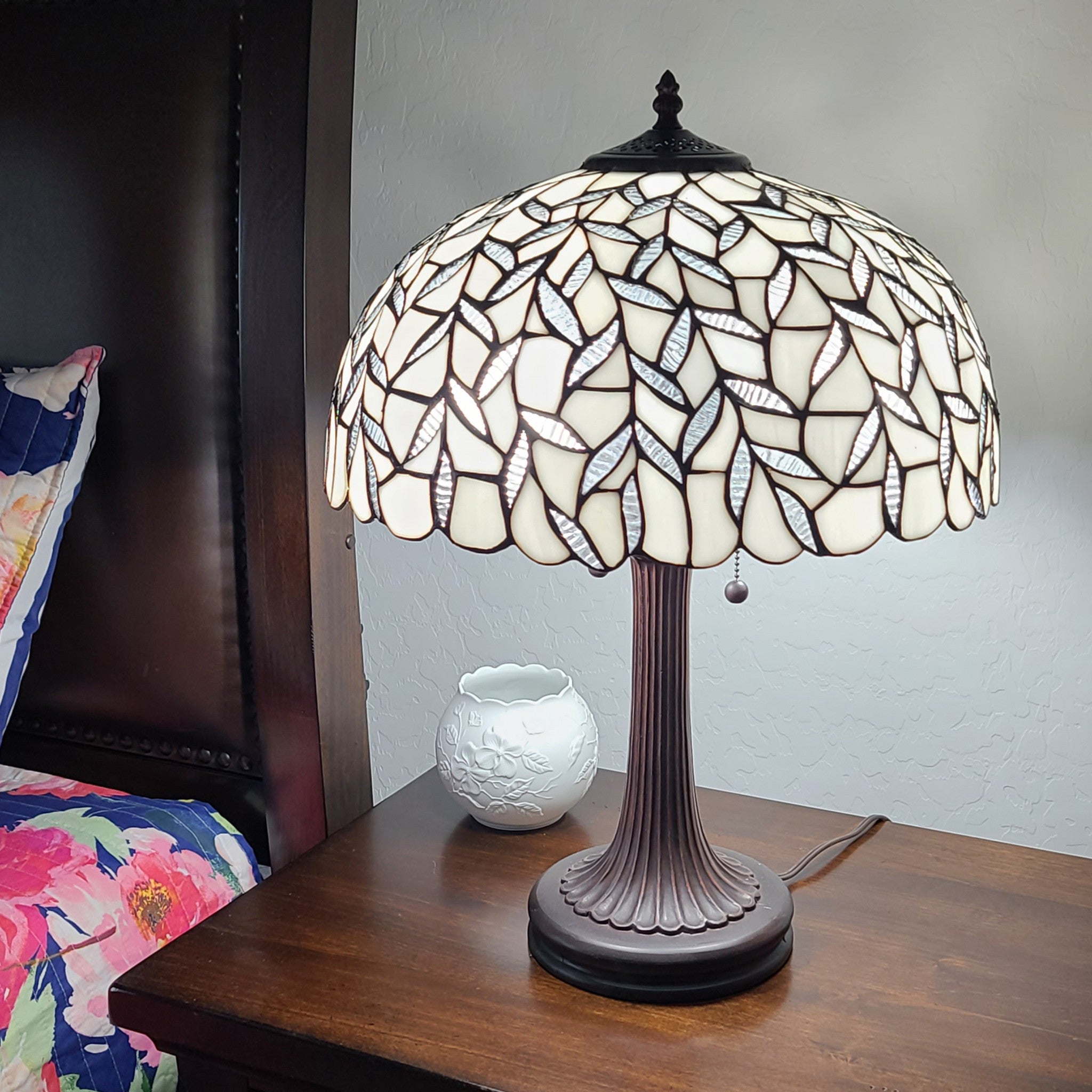 24" Stained Glass Leafy Vintage Accent Table Lamp - Minihomy