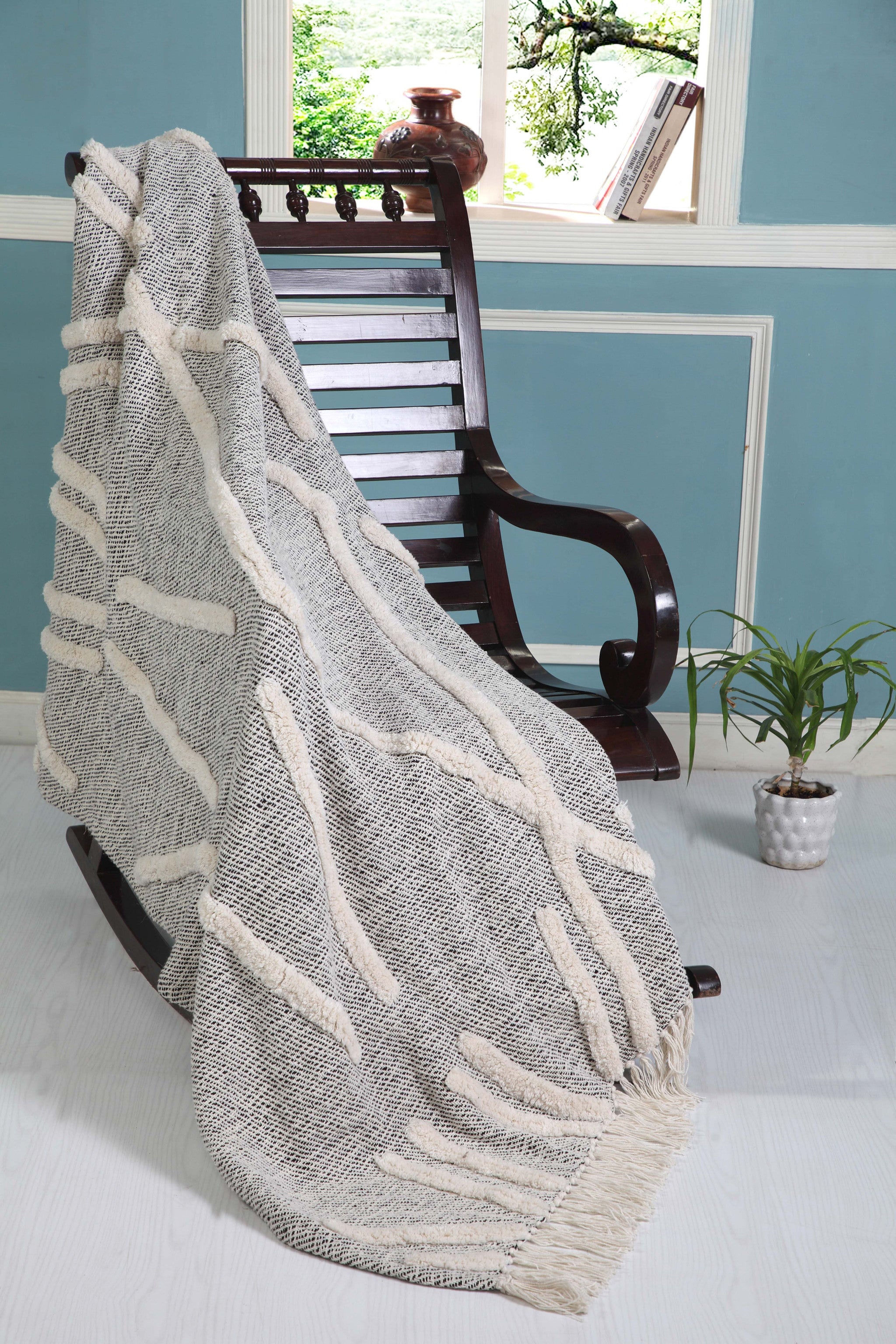 Black and Gray Woven Cotton Geometric Throw Blanket - Minihomy