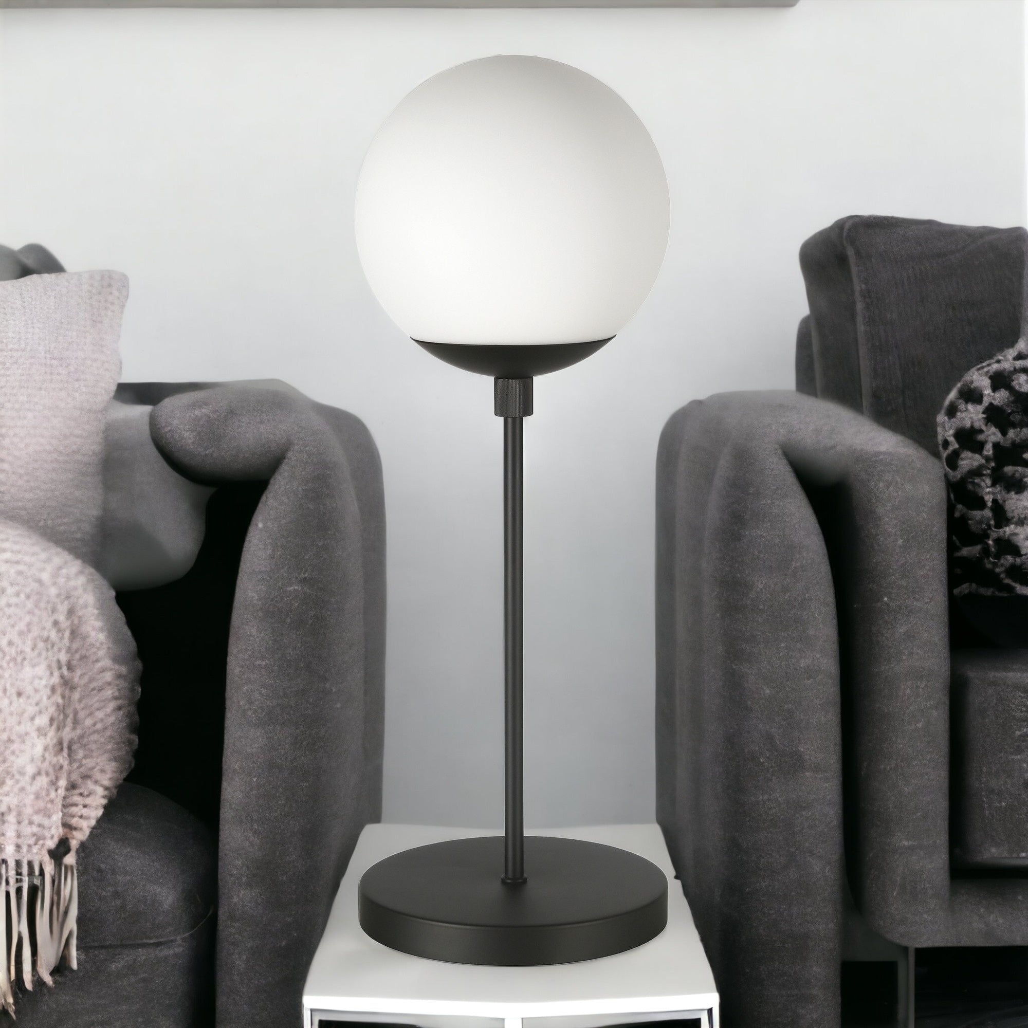 21" Black Metal Globe Table Lamp With Clear Globe Shade - Minihomy