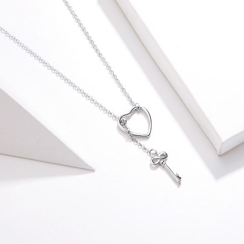 Female heart-shaped sterling silver necklace