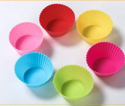 Nonstick Reusable Silicone Cupcake Liners / Baking Cups - 12 Pieces