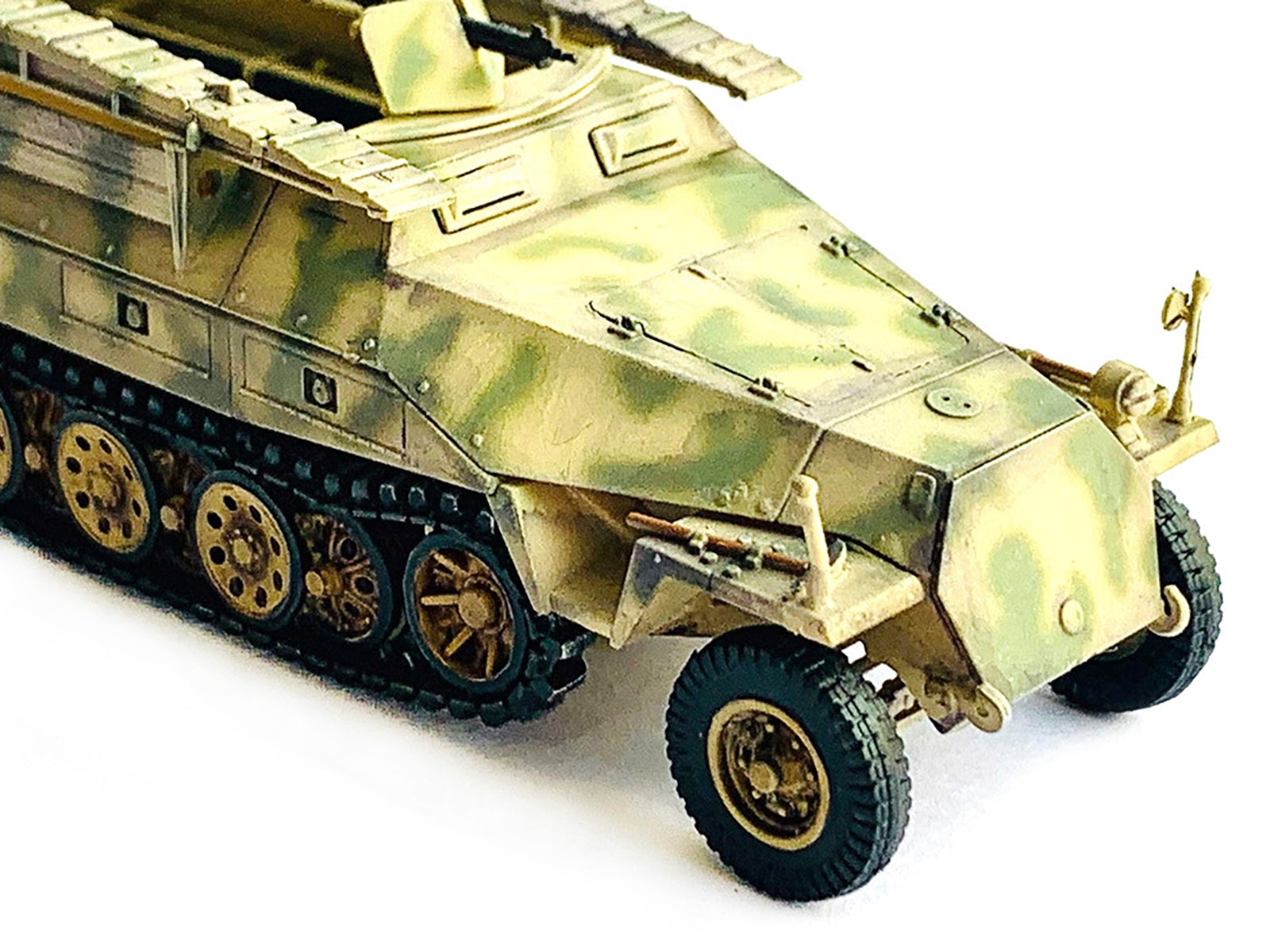 German Sd.Kfz. 251/7 Ausf.D Pionierpanzerwagen Armored Vehicle "NEO Dragon Armor" Series 1/72 Plastic Model by Dragon Models - Minihomy