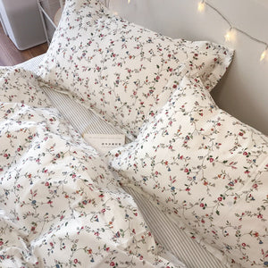 Four-piece set of small floral cotton bed
