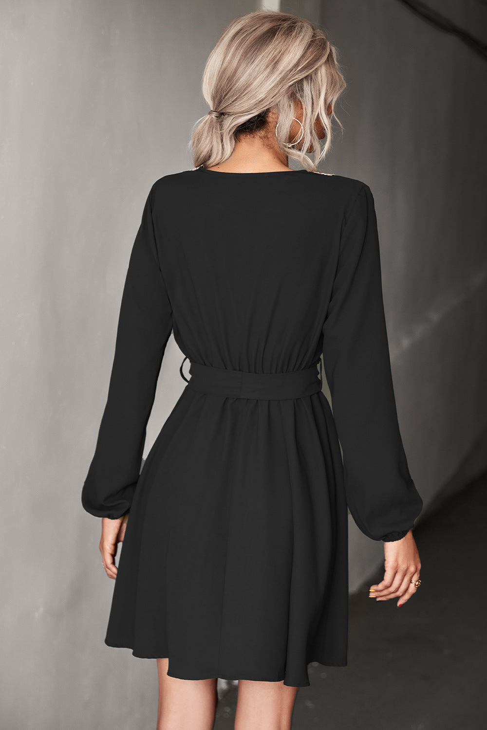 Contrast V-Neck Belted Dress - Minihomy