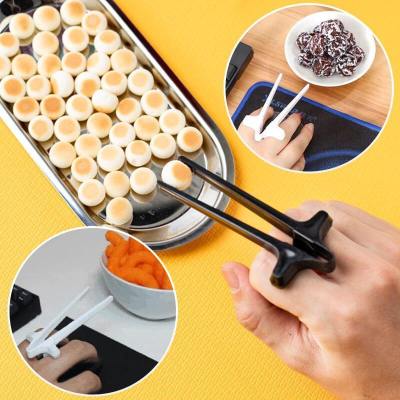 Free-Hands Snack Chopsticks Play Games Finger Chopsticks Lazy Assistant Clip Snacks Not Dirty Hand Phone Accessory Kitchen Tool