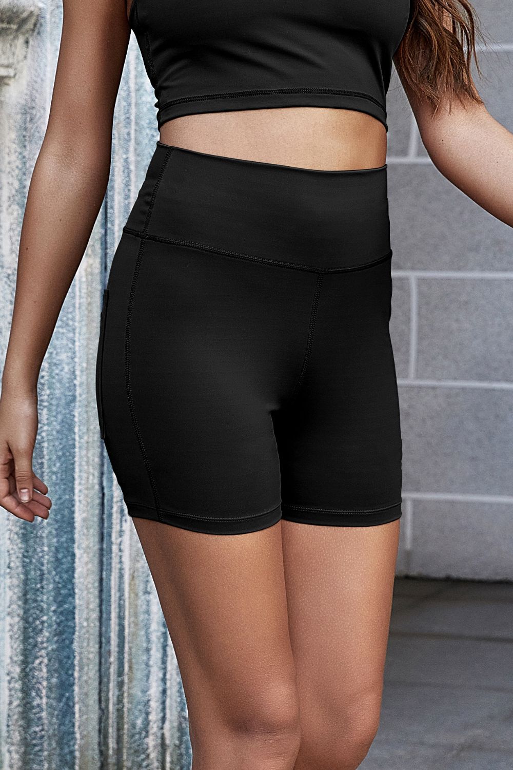 Exposed Seam Decorative Button Yoga Shorts - Minihomy